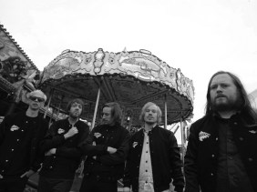 Grande Roses - Photo by Robin Lindqvist